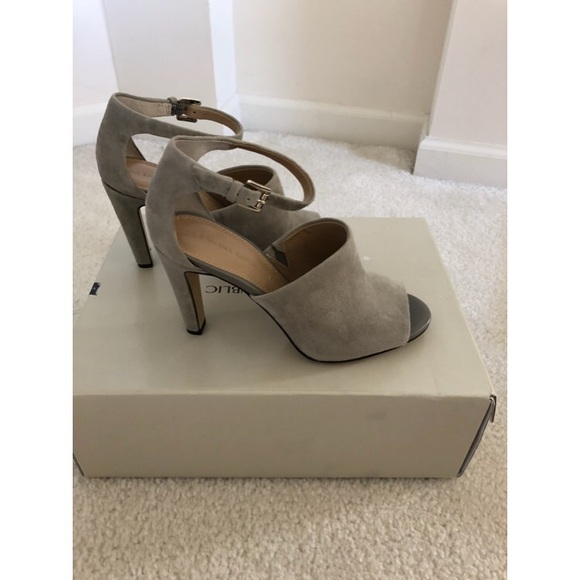 Banana Republic Shoes - Banana Republic heels. Size 6. New!